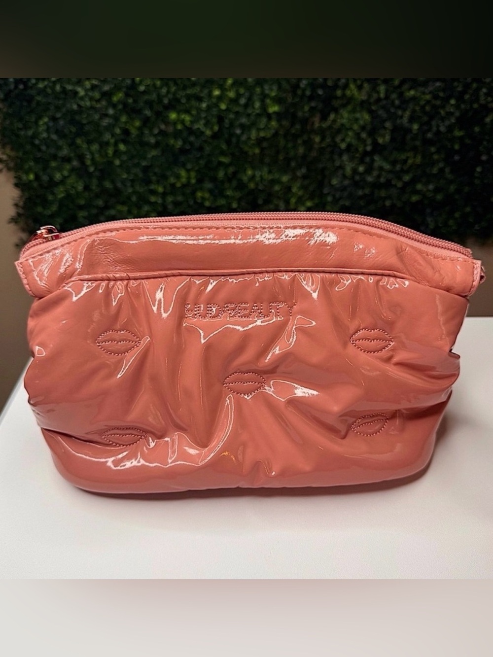 HUDA BEAUTY Glossy Cosmetic Bag NEW) Pinky Brown